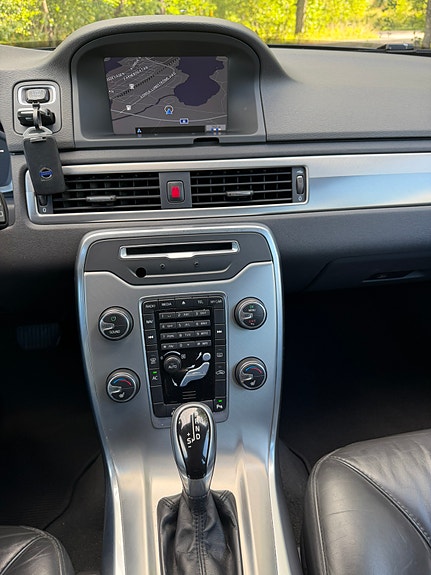 Volvo V70 12 of 15