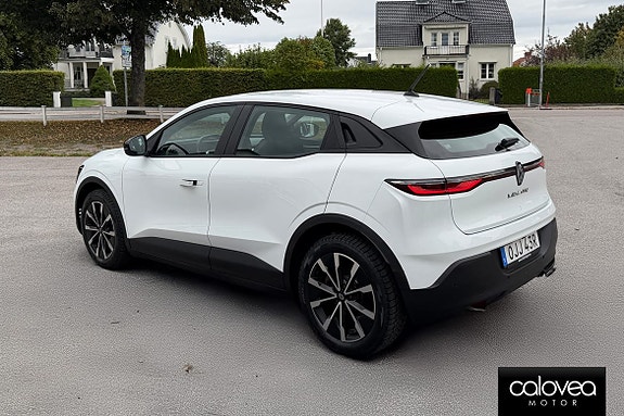Renault Megane E-Tech 5 of 15