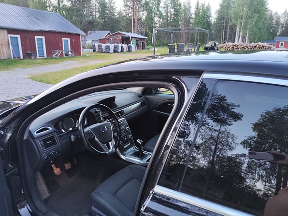 Volvo S80 2 of 6