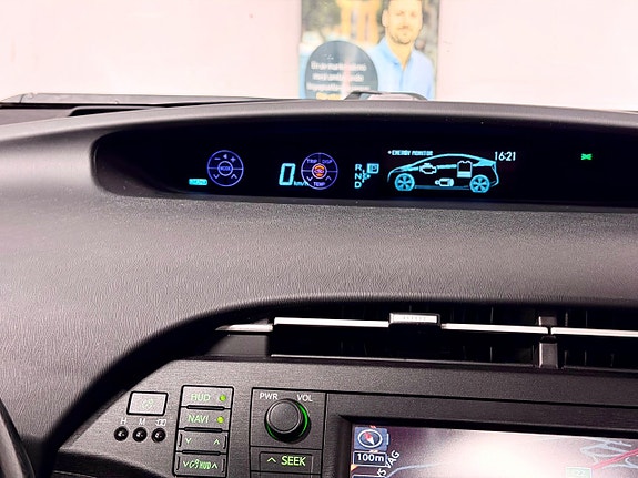 Toyota Prius 17 of 19