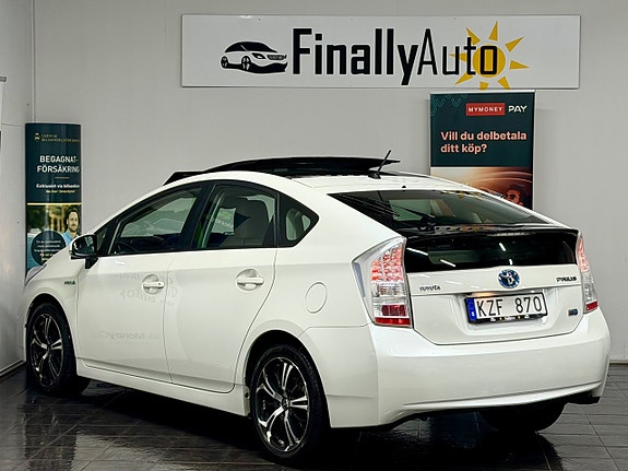 Toyota Prius 3 of 19