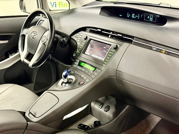 Toyota Prius 11 of 19