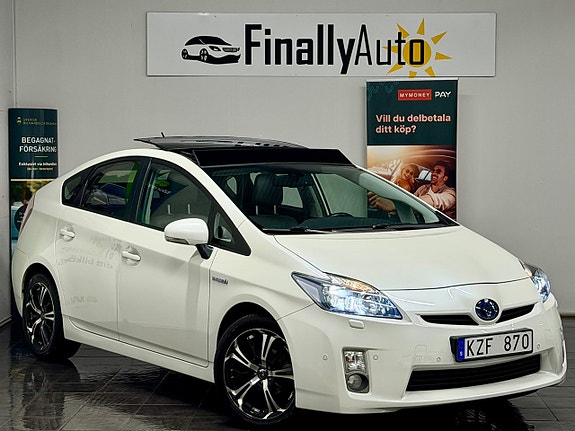 Toyota Prius 2 of 19