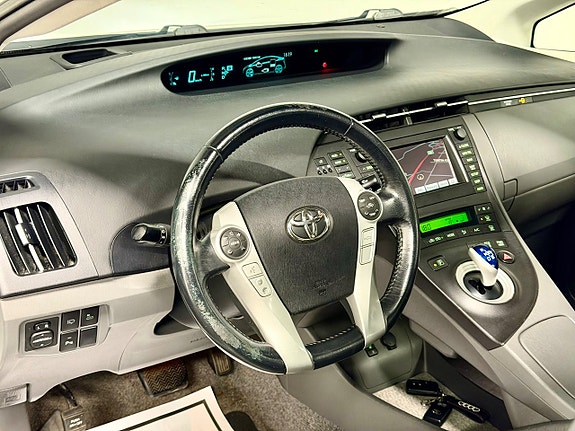 Toyota Prius 9 of 19