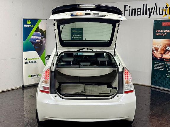 Toyota Prius 13 of 19