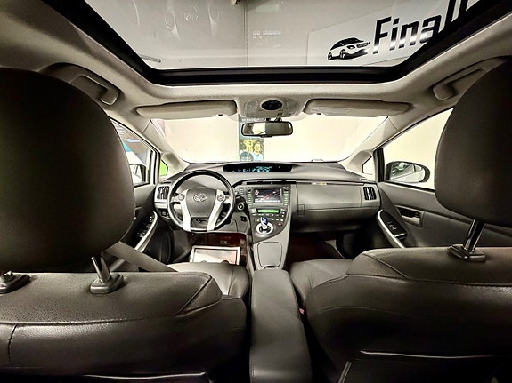 Toyota Prius 5 of 19