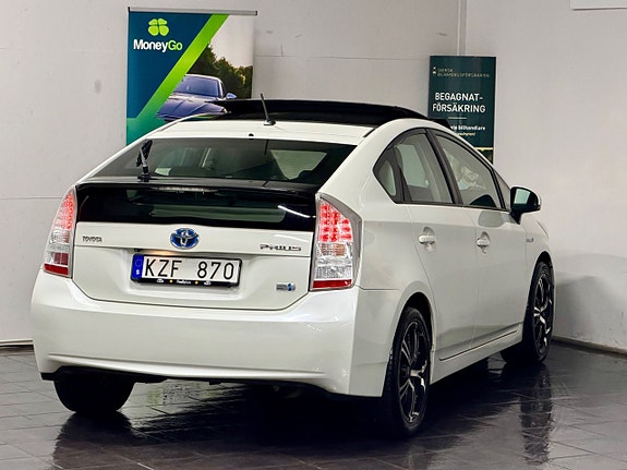 Toyota Prius 4 of 19