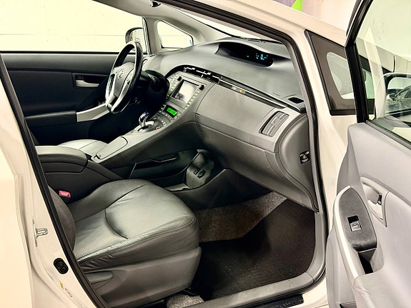 Toyota Prius 10 of 19