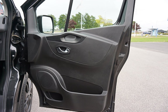 Renault Trafic 23 of 23