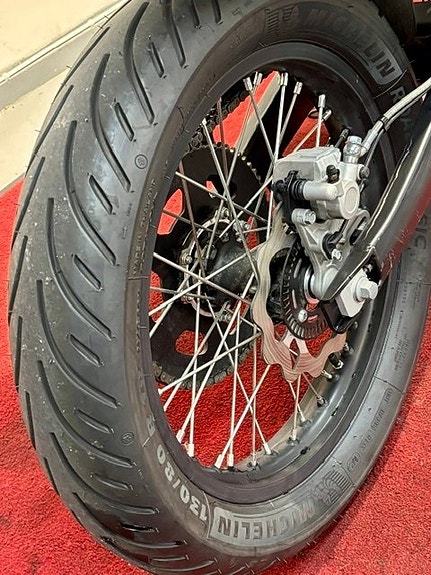 Aprilia RX 125 Lätt motorcykel med Landsvägsdäck 4 of 6