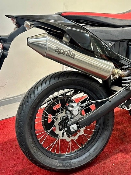 Aprilia RX 125 Lätt motorcykel med Landsvägsdäck 3 of 6