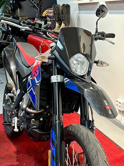 Aprilia RX 125 Lätt motorcykel med Landsvägsdäck 6 of 6