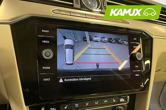 Volkswagen Passat Alltrack 18 of 24