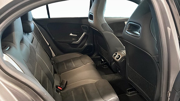 Mercedes-Benz A250 5 of 9