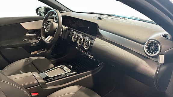 Mercedes-Benz A250 3 of 9