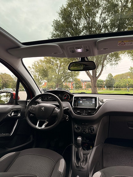 Peugeot 208 6 of 9