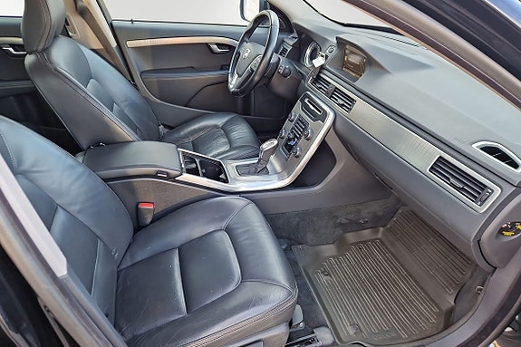 Volvo XC70 8 of 15