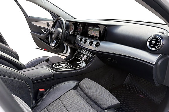Mercedes-Benz E220 11 of 26