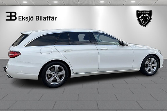 Mercedes-Benz E220 4 of 26