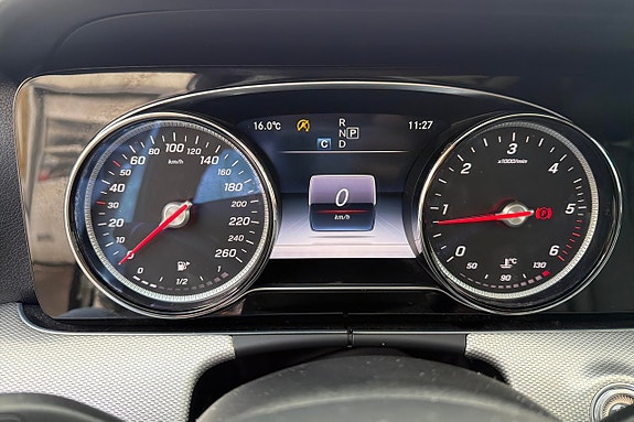 Mercedes-Benz E220 17 of 26