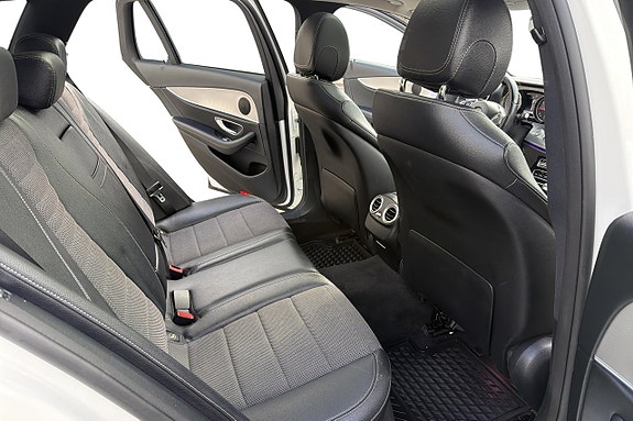 Mercedes-Benz E220 13 of 26