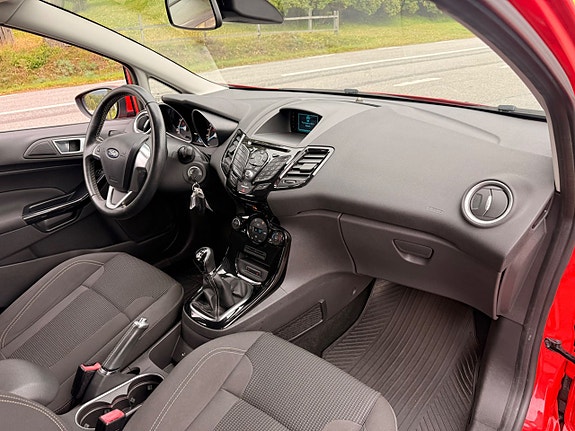 Ford Fiesta 9 of 13