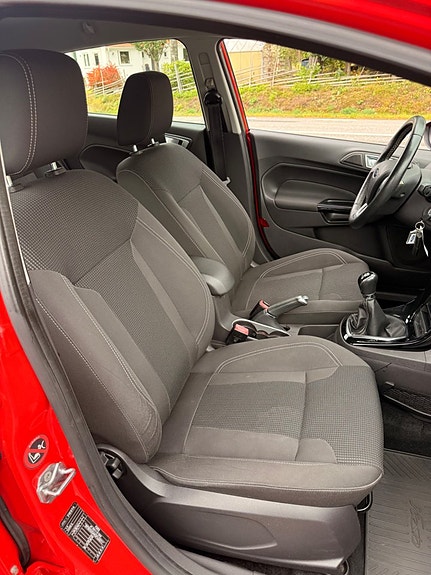 Ford Fiesta 8 of 13