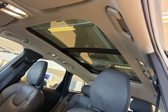 Volvo XC60 16 of 24