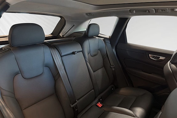 Volvo XC60 11 of 24