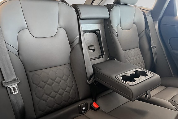 Volvo XC60 11 of 24
