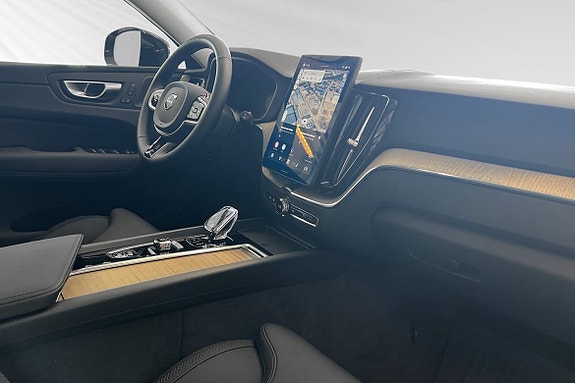 Volvo XC60 10 of 24