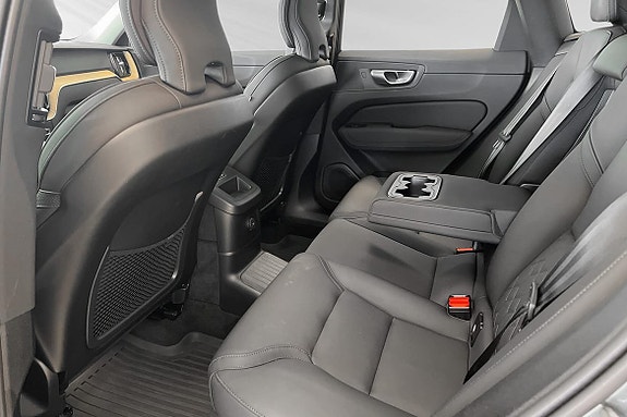 Volvo XC60 8 of 24