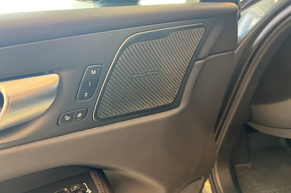 Volvo XC60 17 of 24