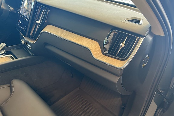Volvo XC60 16 of 24