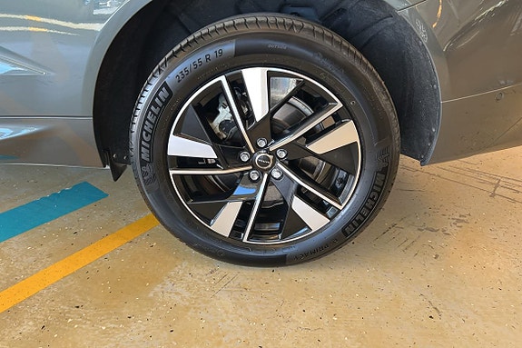 Volvo XC60 13 of 24