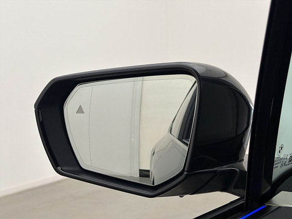 BMW iX 11 of 30