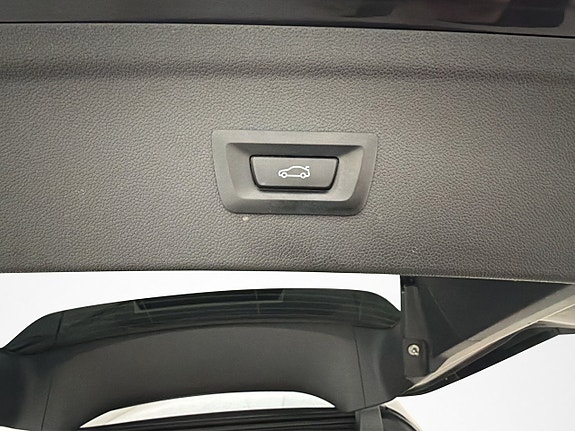 BMW iX 30 of 30