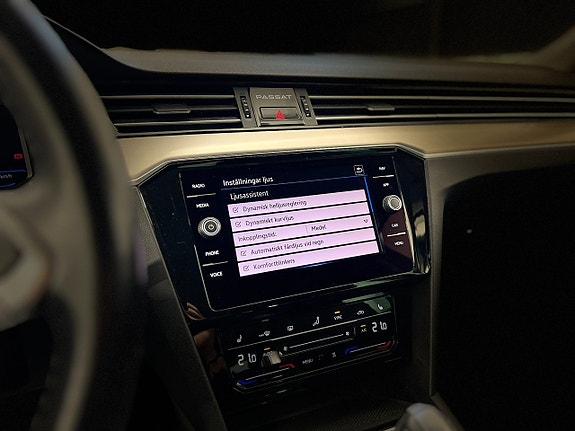 Volkswagen Passat 25 of 30