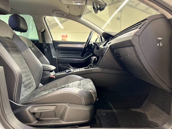 Volkswagen Passat 30 of 30