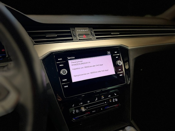 Volkswagen Passat 24 of 30