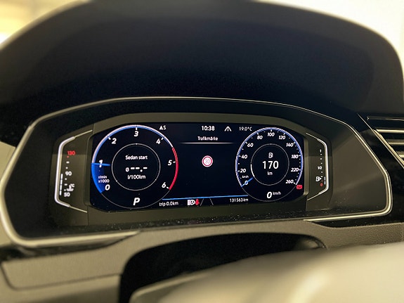 Volkswagen Passat 19 of 30
