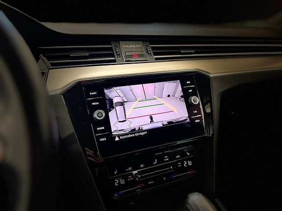 Volkswagen Passat 23 of 30