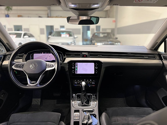 Volkswagen Passat 14 of 30