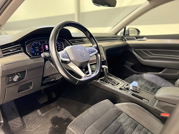 Volkswagen Passat 13 of 30