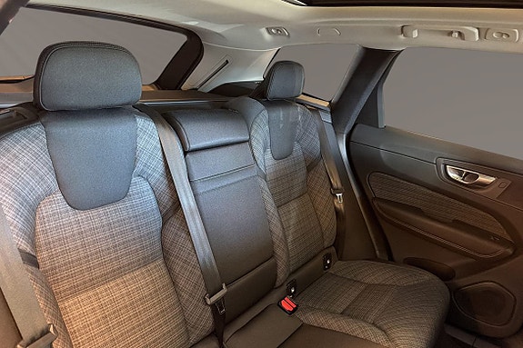 Volvo XC60 11 of 23