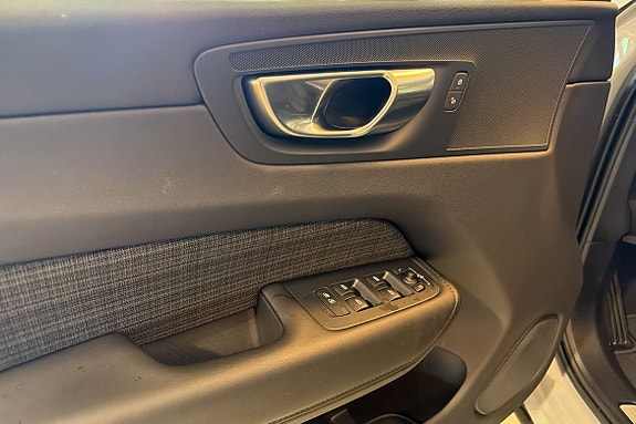 Volvo XC60 14 of 23