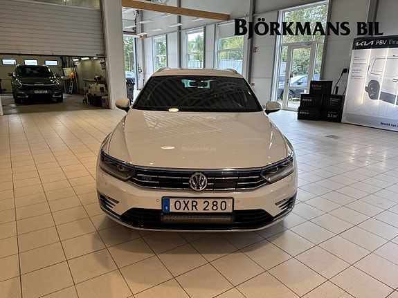 Volkswagen Passat 2 of 20