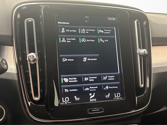 Volvo XC40 23 of 30