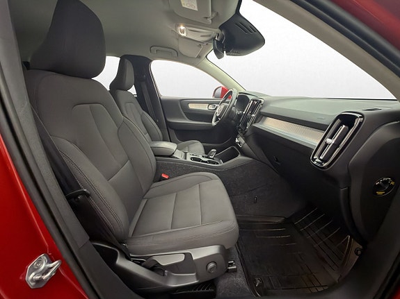 Volvo XC40 10 of 30