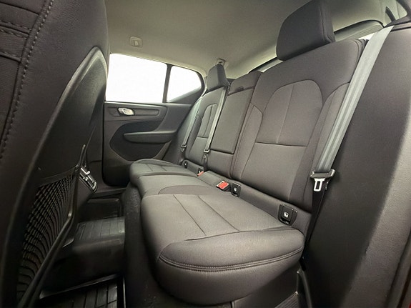 Volvo XC40 17 of 30